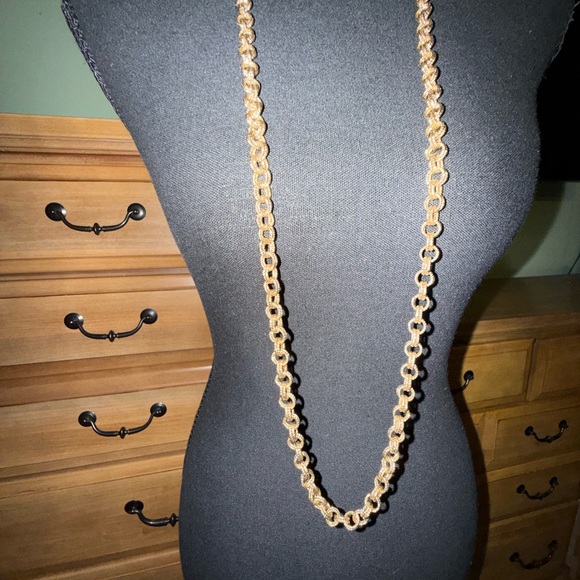Jewelry - Elegant Gold Chain Necklace